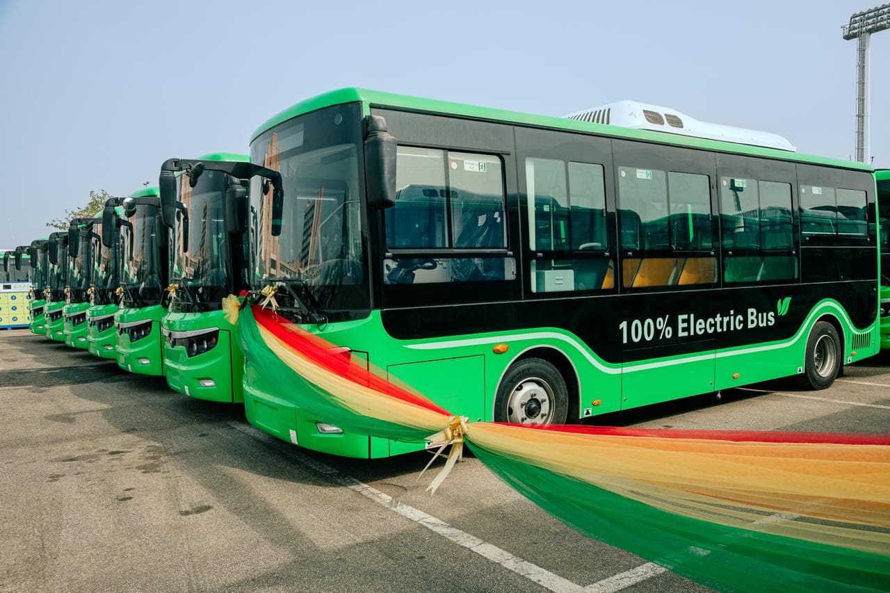 Electric bus at night - Possible EVS mission